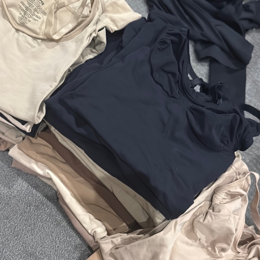 NWOT SKIMS Seamless Sculpt Bodysuits